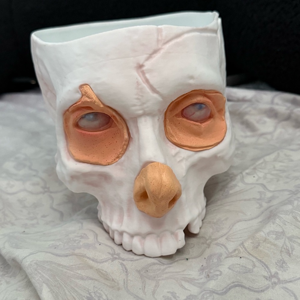 Frankenstein Guillermo Del Toro popcorn bucket by Netflix - Picture 2 of 6